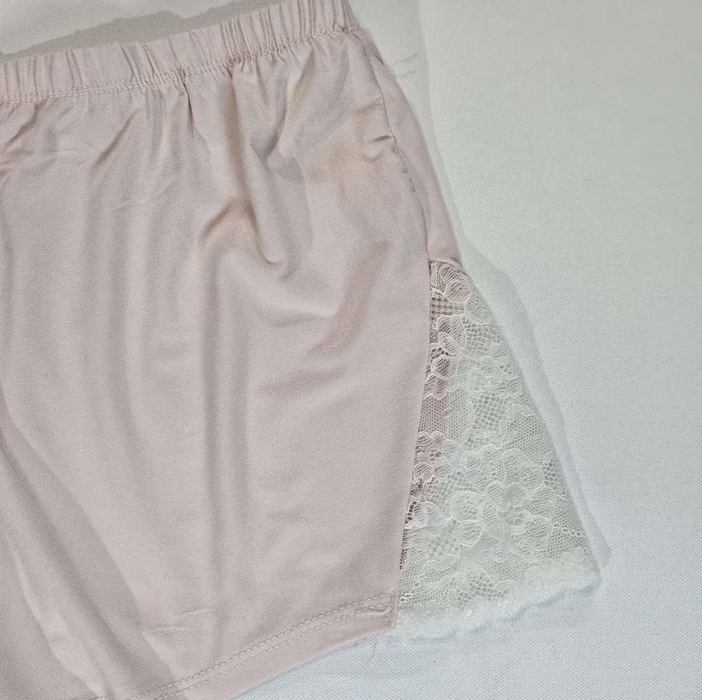 FLORA women’s sleepwear